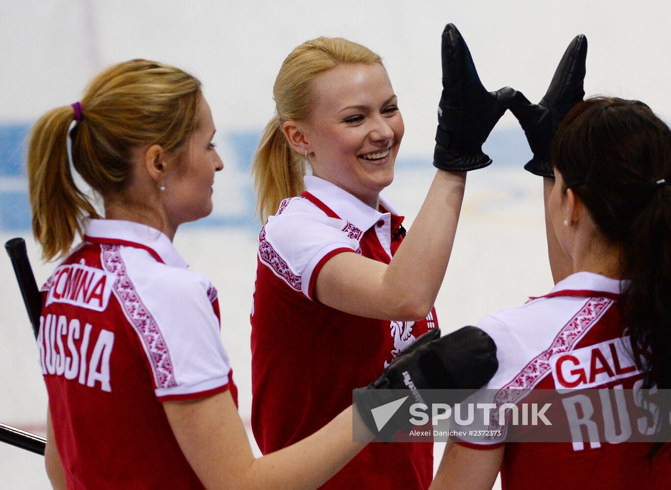 2014 Olympics. Curling. Women. Day five