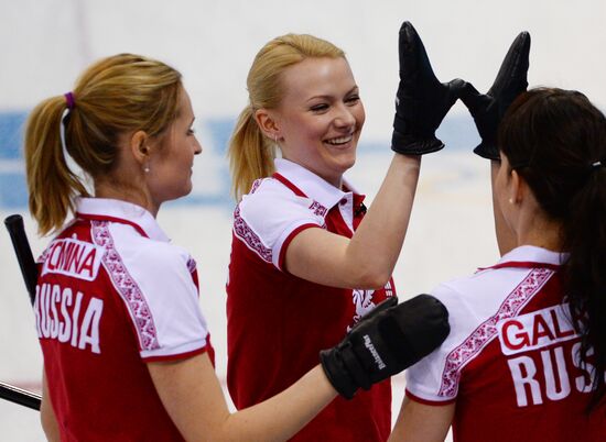 2014 Olympics. Curling. Women. Day five