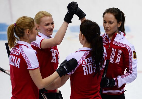2014 Olympics. Curling. Women. Day five