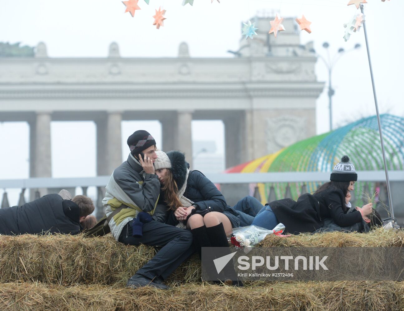 Ten-feet high hayloft for lovers appeared in Gorky Park for St Valentine's Day
