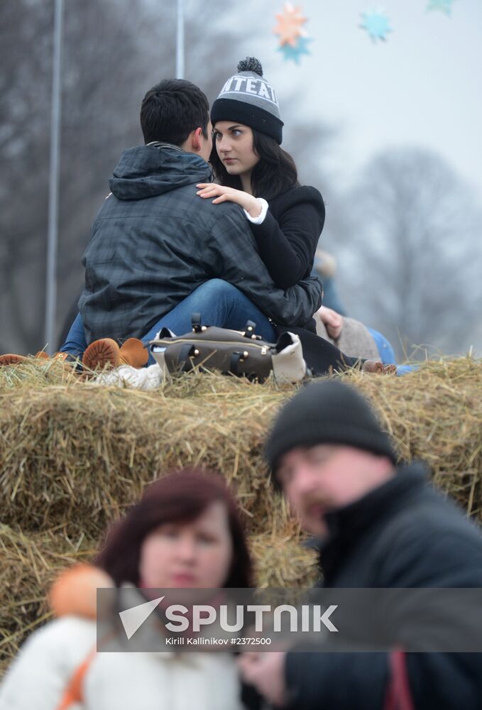 Ten-feet high hayloft for lovers appeared in Gorky PArky Park for St Valentine's Day