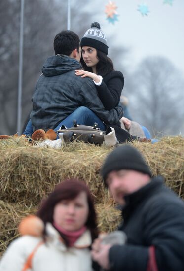 Ten-feet high hayloft for lovers appeared in Gorky PArky Park for St Valentine's Day