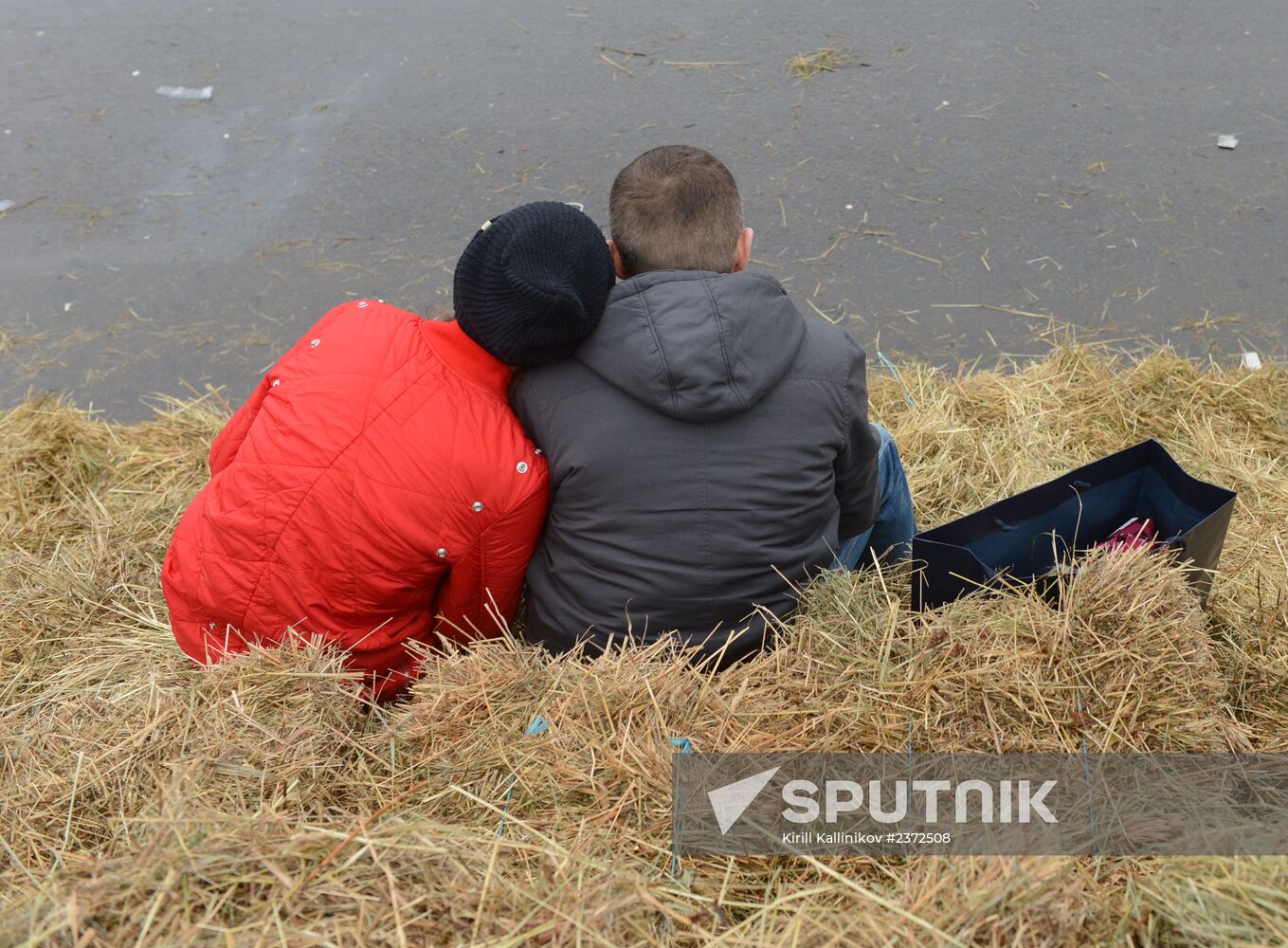 Ten-feet high hayloft for lovers appeared in Gorky Park for St Valentine's Day