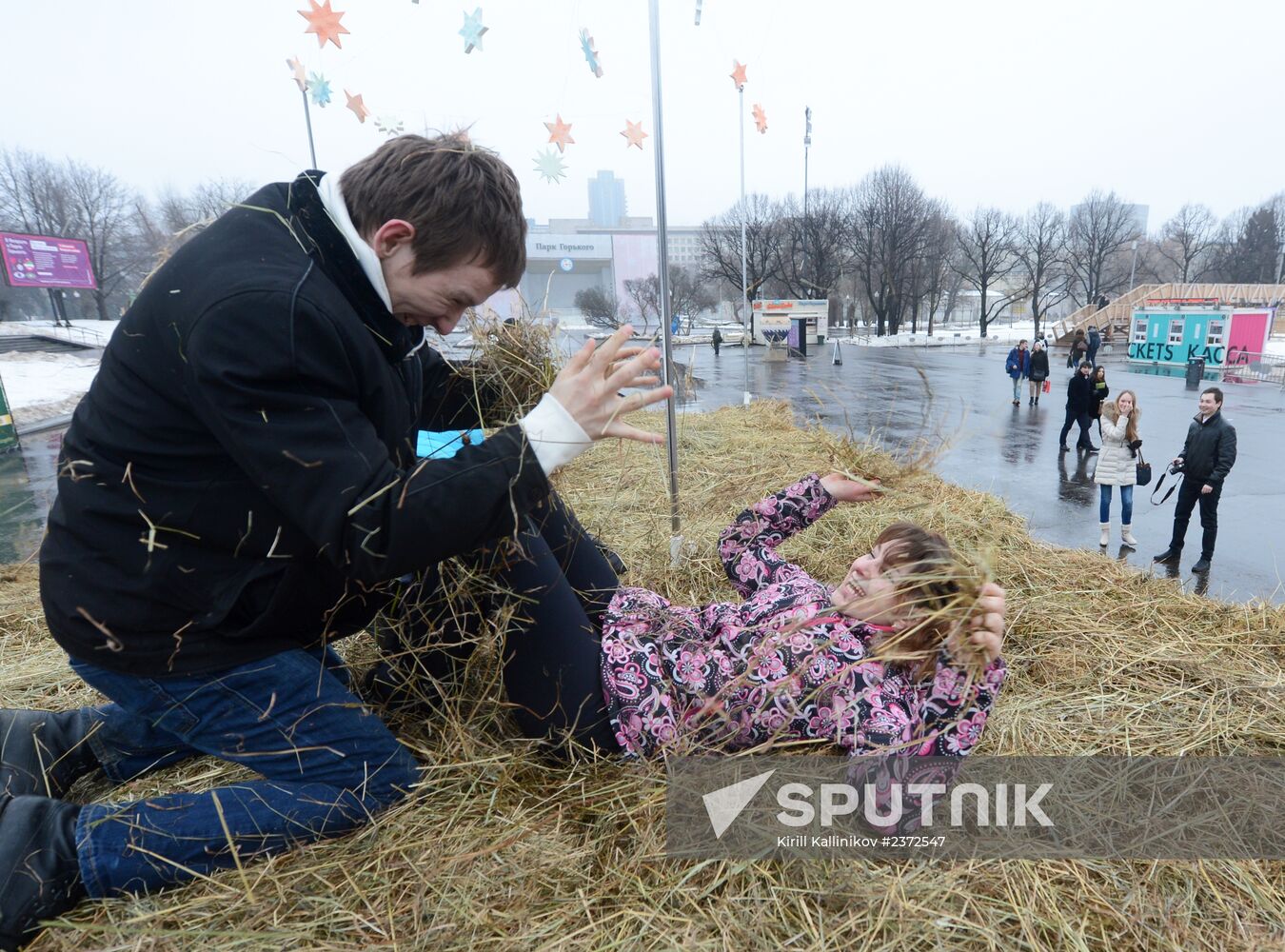 Ten-feet high hayloft for lovers appeared in Gorky Park for St Valentine's Day