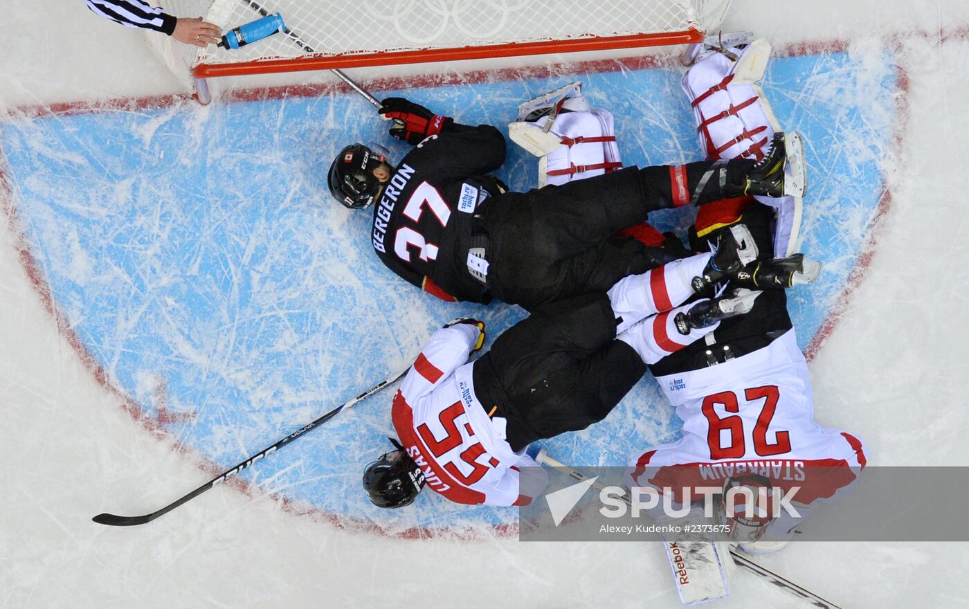 2014 Winter Olympics. Ice hockey. Men. Canada vs. Austria