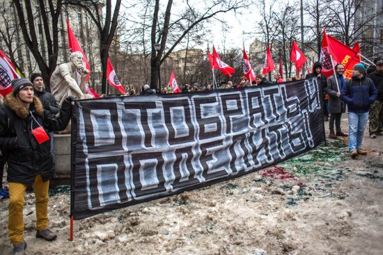 Rally demands to revise privatization results