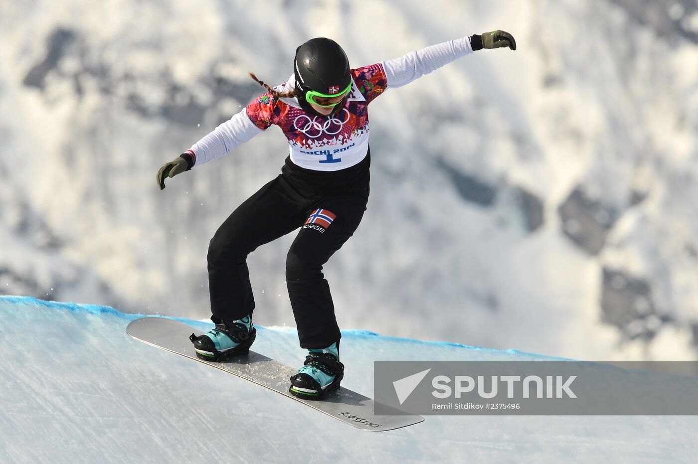 2014 Winter Olympics. Snowboarding. Women. Snowboard cross