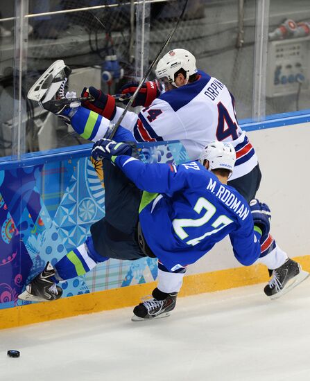 2014 Winter Olympics. Ice hockey. Men. Slovenia vs. USA