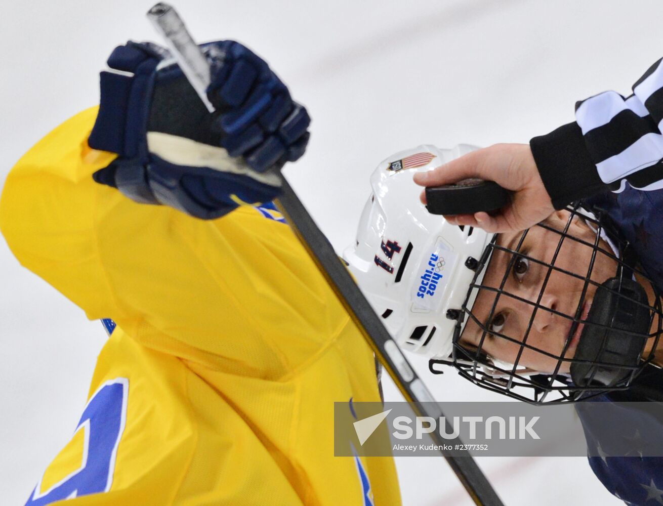 2014 Winter Olympics. Ice hockey. Women. USA vs. Sweden