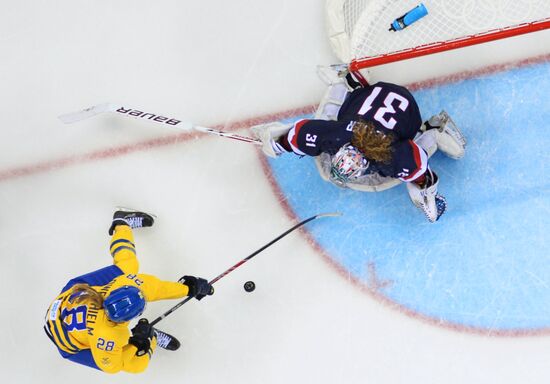 2014 Winter Olympics. Ice hockey. Women. USA vs. Sweden