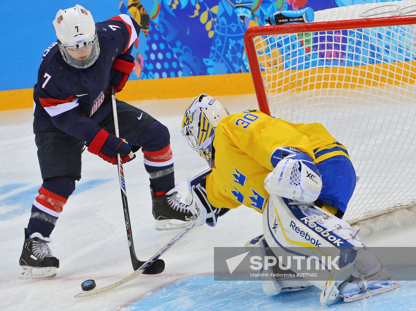 2014 Winter Olympics. Ice hockey. Women. USA vs. Sweden