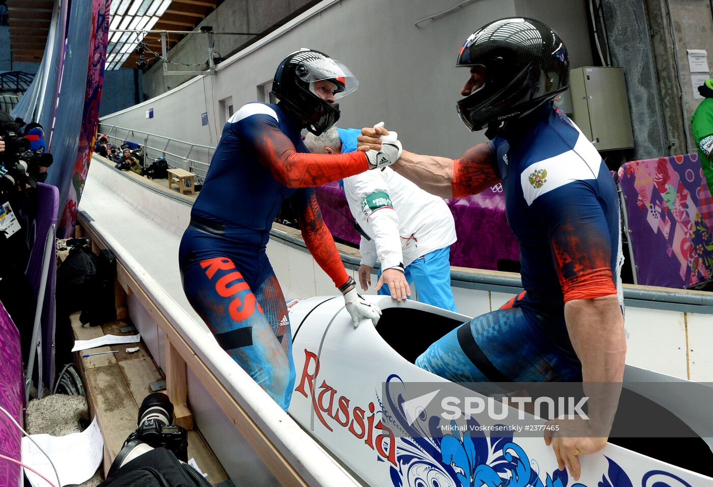 2014 Winter Olympics. Bobsleigh. Two-man. Day One
