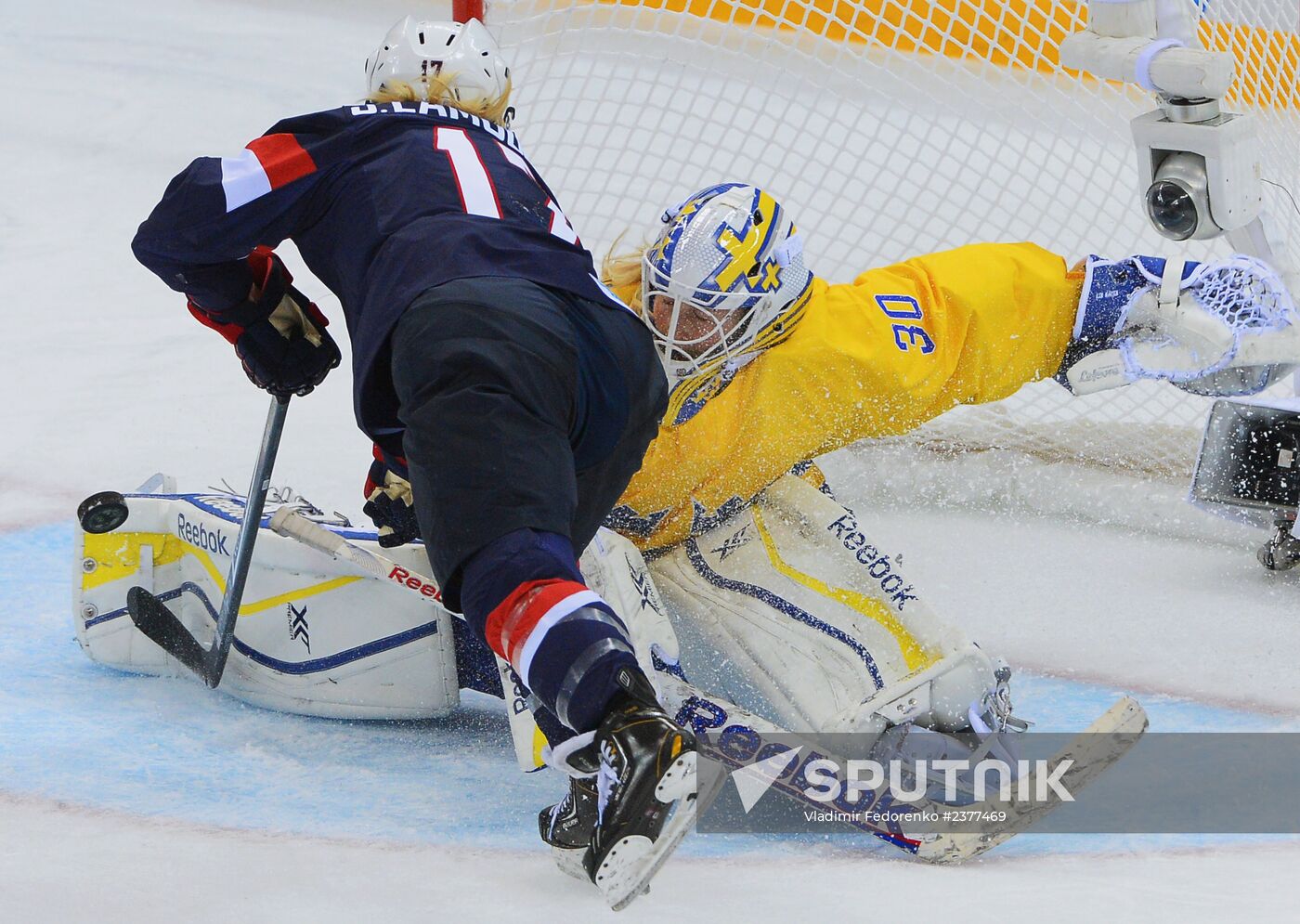 2014 Winter Olympics. Ice hockey. Women. USA vs. Sweden