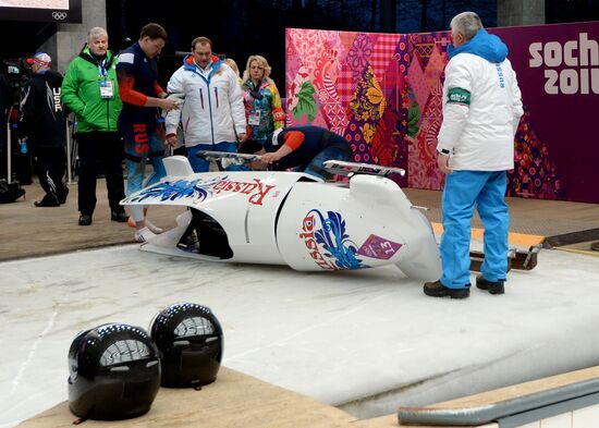 2014 Winter Olympics. Bobsleigh. Two-man. Day One