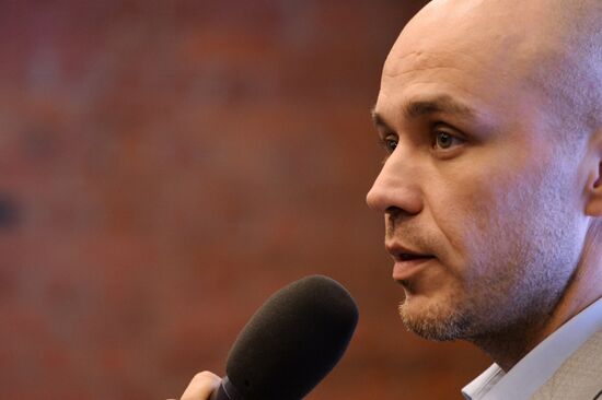 Press conference by Svyaznoy on 2013 performance