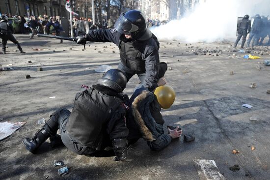 Ukraine crisis escalates