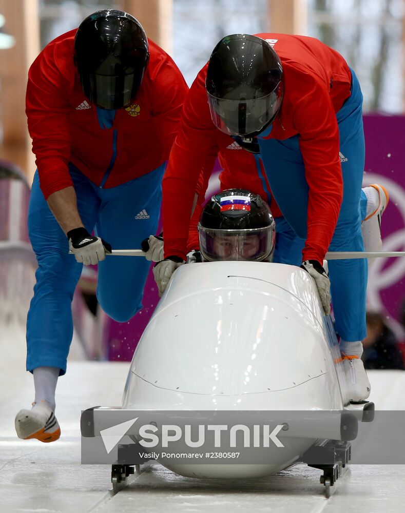 2014 Winter Olympics. Bobsleigh. Four-man. Training session