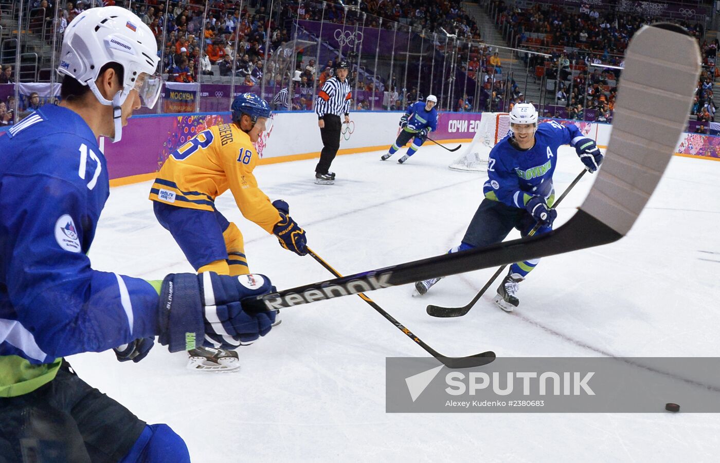 2014 Winter Olympics. Ice hockey. Men. Sweden vs. Slovenia