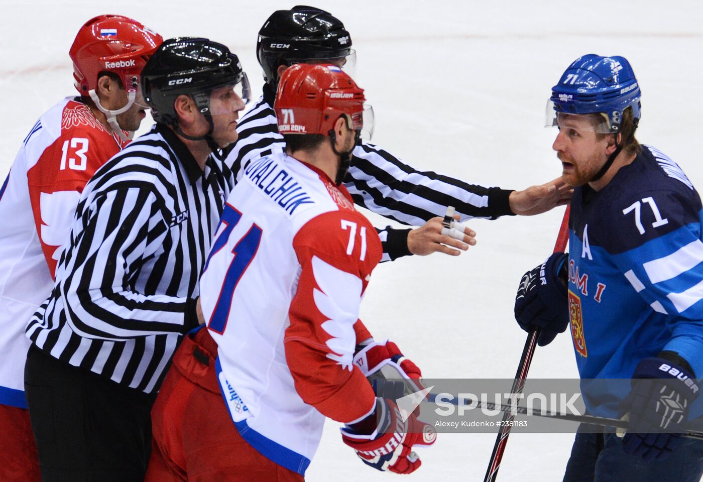 2014 Winter Olympics. Ice hockey. Men. Finland vs. Russia