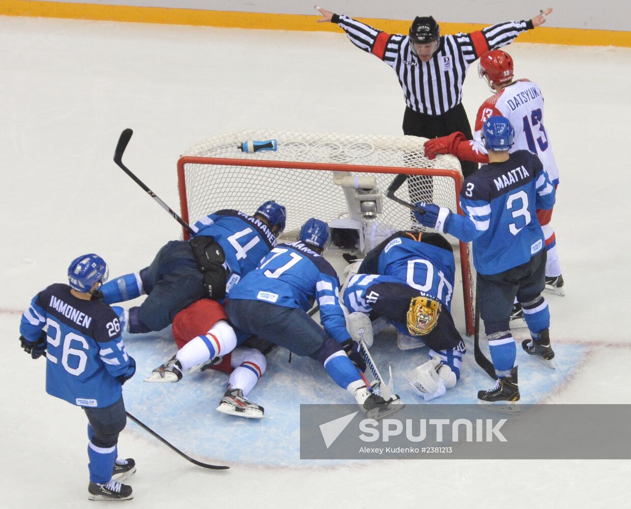 2014 Winter Olympics. Ice hockey. Men. Finland vs. Russia