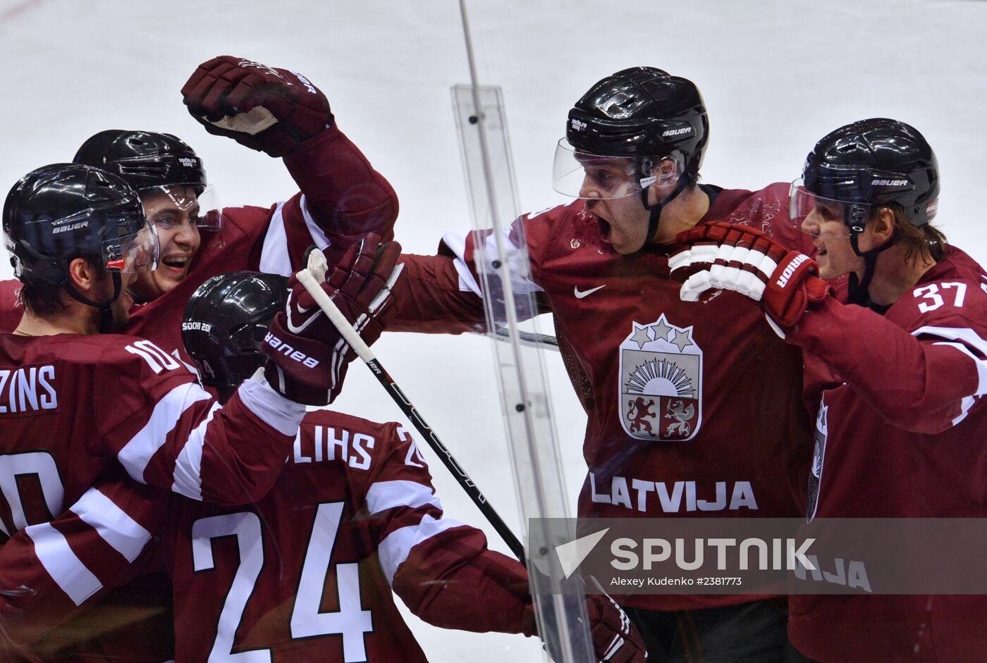 2014 Winter Olympics. Ice hockey. Men. Canada vs. Latvia