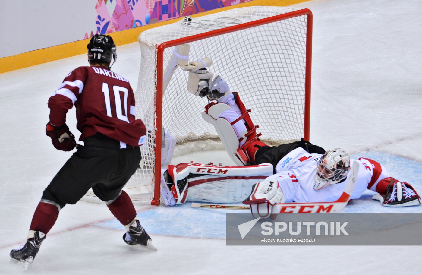 2014 Winter Olympics. Ice hockey. Men. Canada vs. Latvia