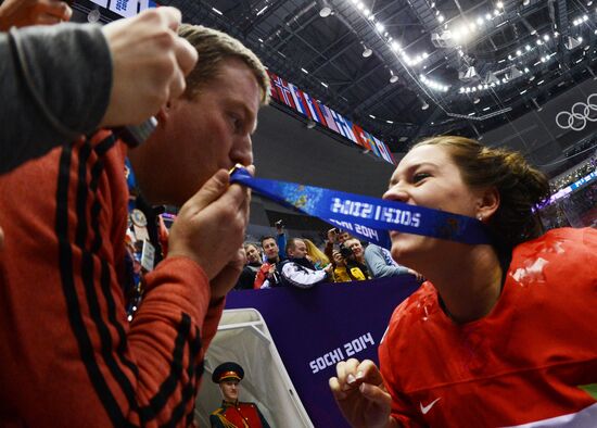 2014 Winter Olympics. Ice hockey. Women. Finals