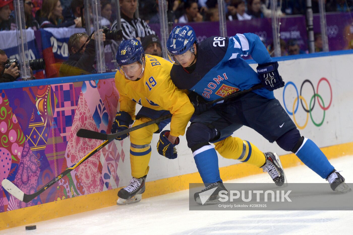 2014 Winter Olympics. Ice hockey. Men. Sweden vs. Finland