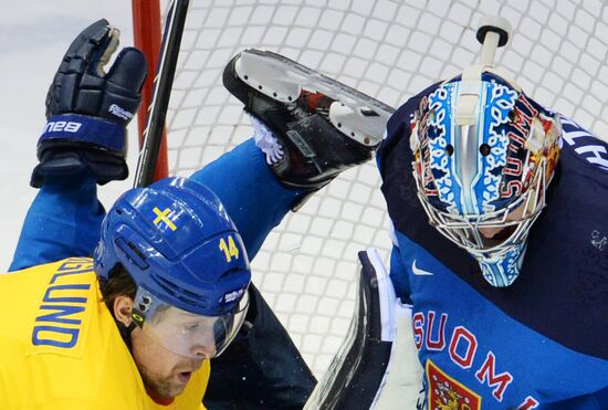 2014 Winter Olympics. Ice hockey. Men. Sweden vs. Finland