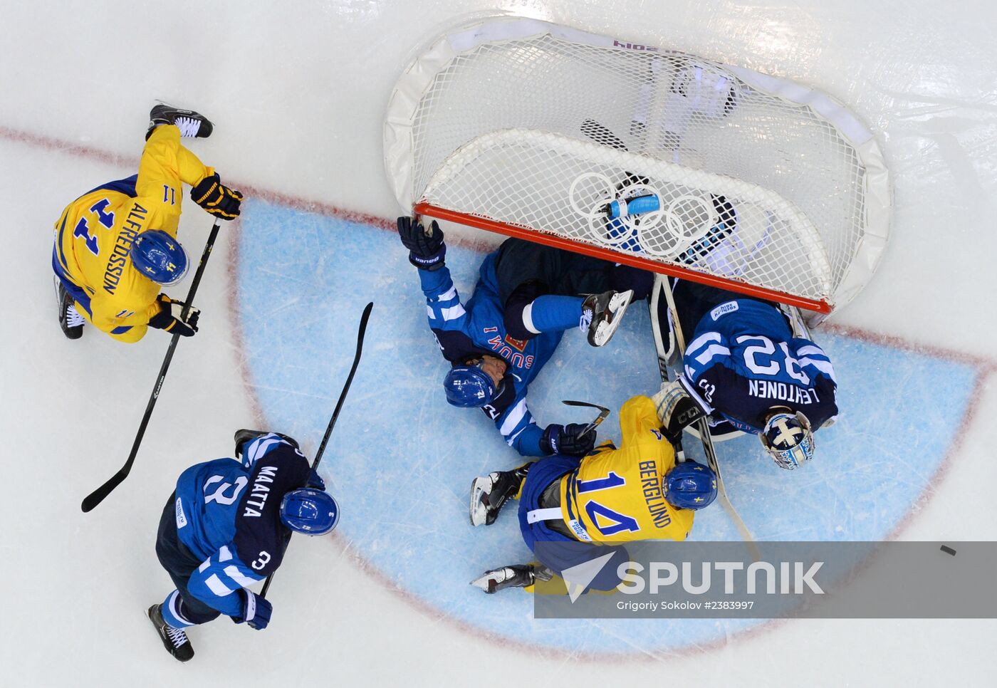 2014 Winter Olympics. Ice hockey. Men. Sweden vs. Finland