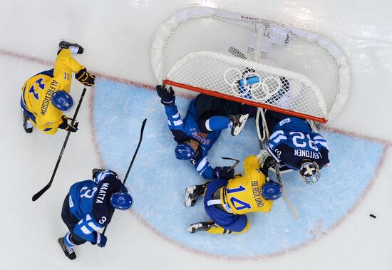 2014 Winter Olympics. Ice hockey. Men. Sweden vs. Finland