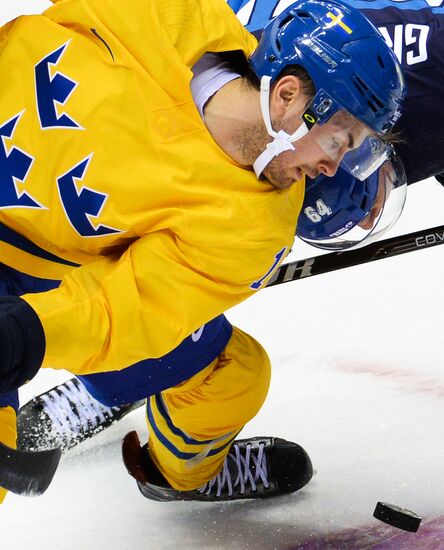 2014 Winter Olympics. Ice hockey. Men. Sweden vs. Finland