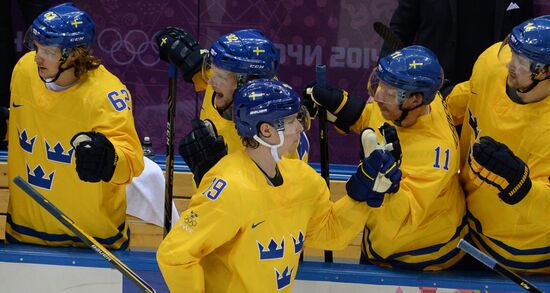 2014 Winter Olympics. Ice hockey. Men. Sweden vs. Finland
