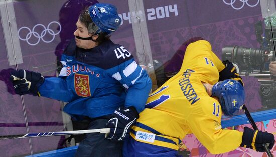 2014 Winter Olympics. Ice hockey. Men. Sweden vs. Finland