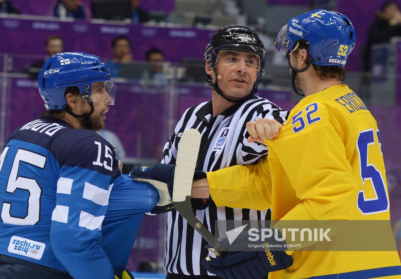 2014 Winter Olympics. Ice hockey. Men. Sweden vs. Finland