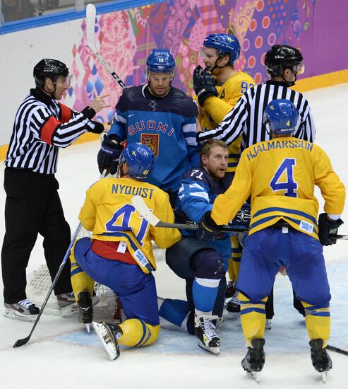 2014 Winter Olympics. Ice hockey. Men. Sweden vs. Finland
