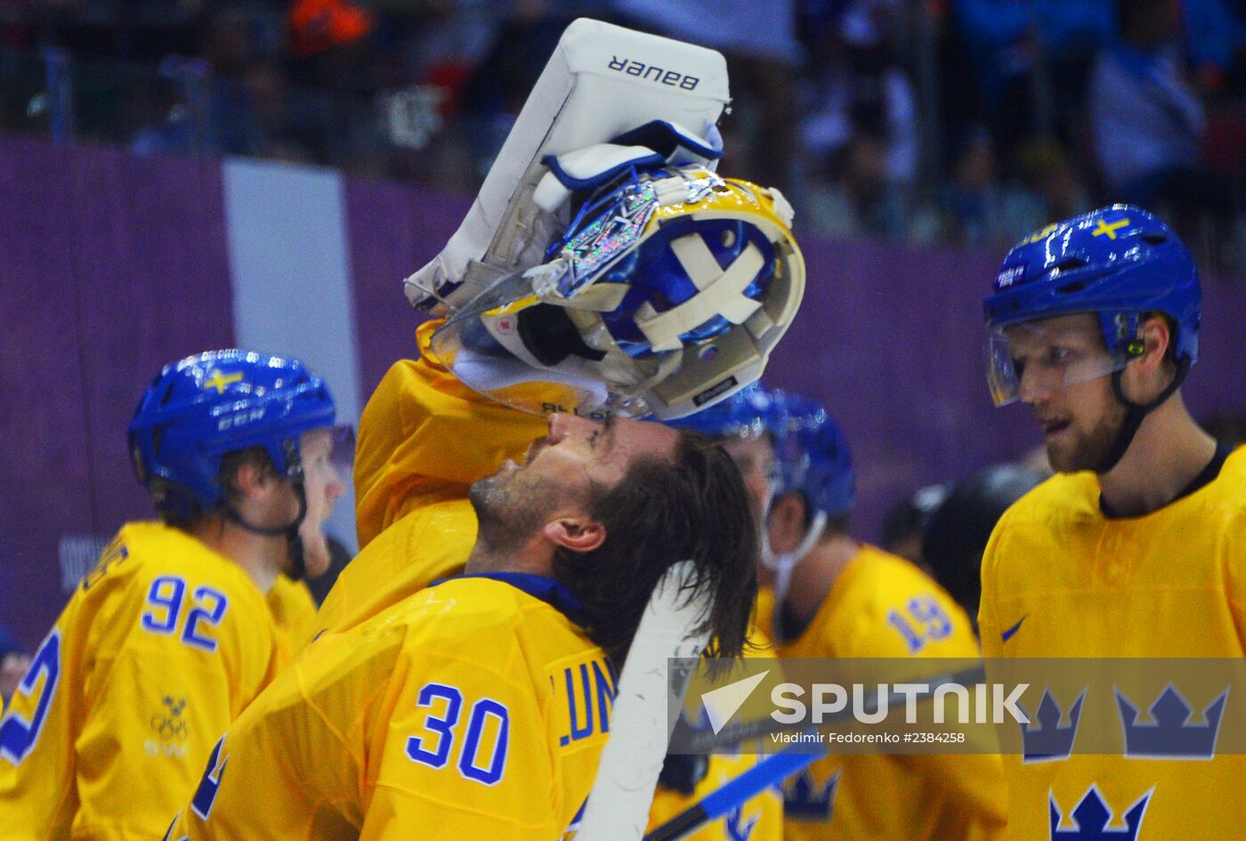 2014 Winter Olympics. Ice hockey. Men. Sweden vs. Finland