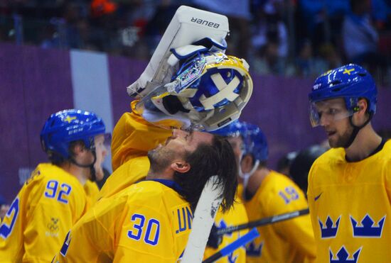 2014 Winter Olympics. Ice hockey. Men. Sweden vs. Finland