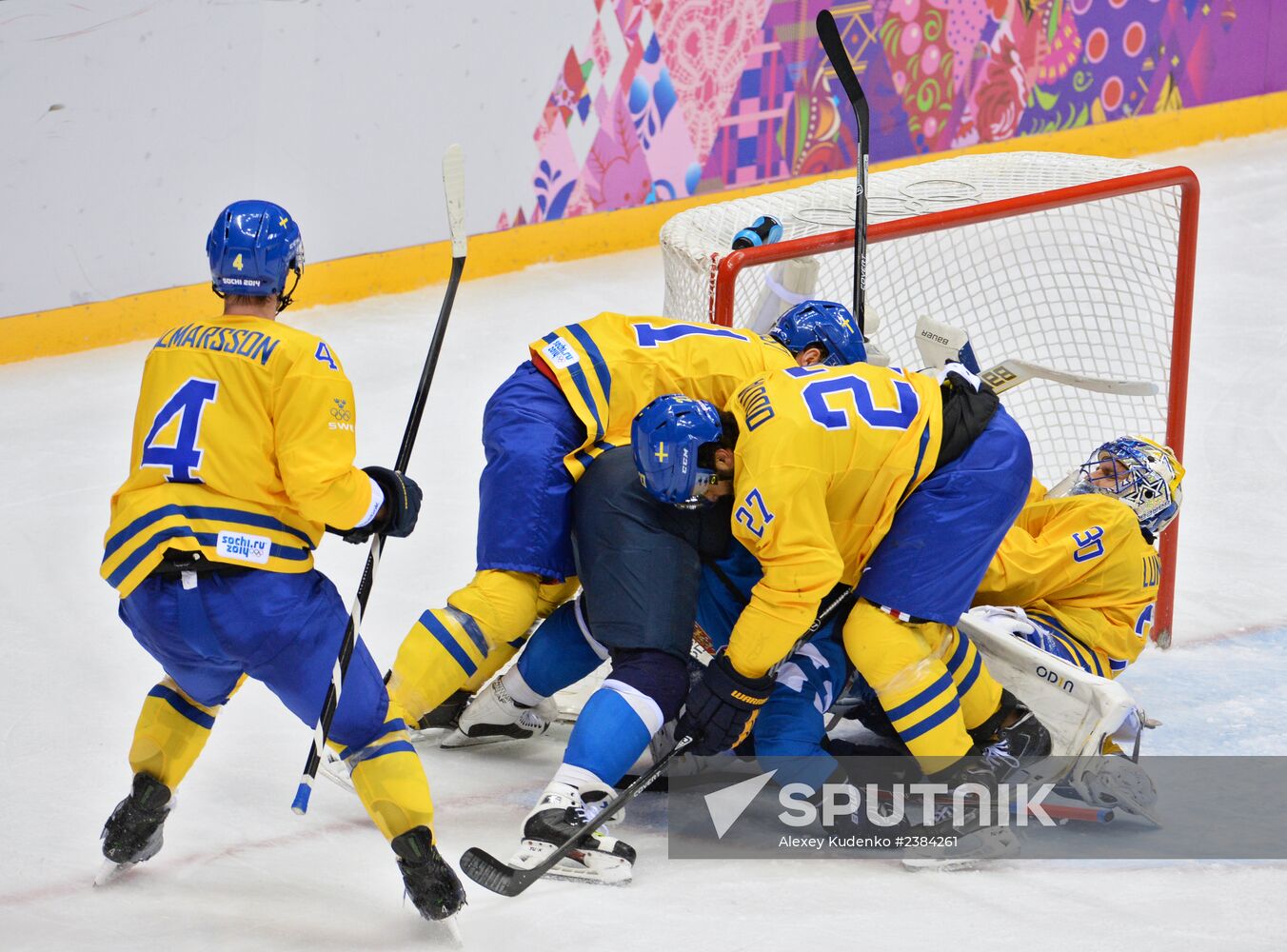 2014 Winter Olympics. Ice hockey. Men. Sweden vs. Finland
