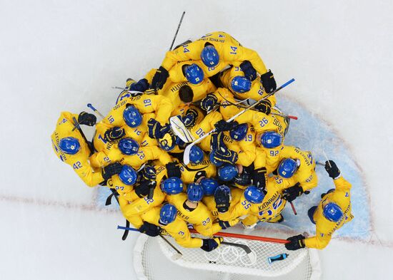2014 Winter Olympics. Ice hockey. Men. Sweden vs. Finland