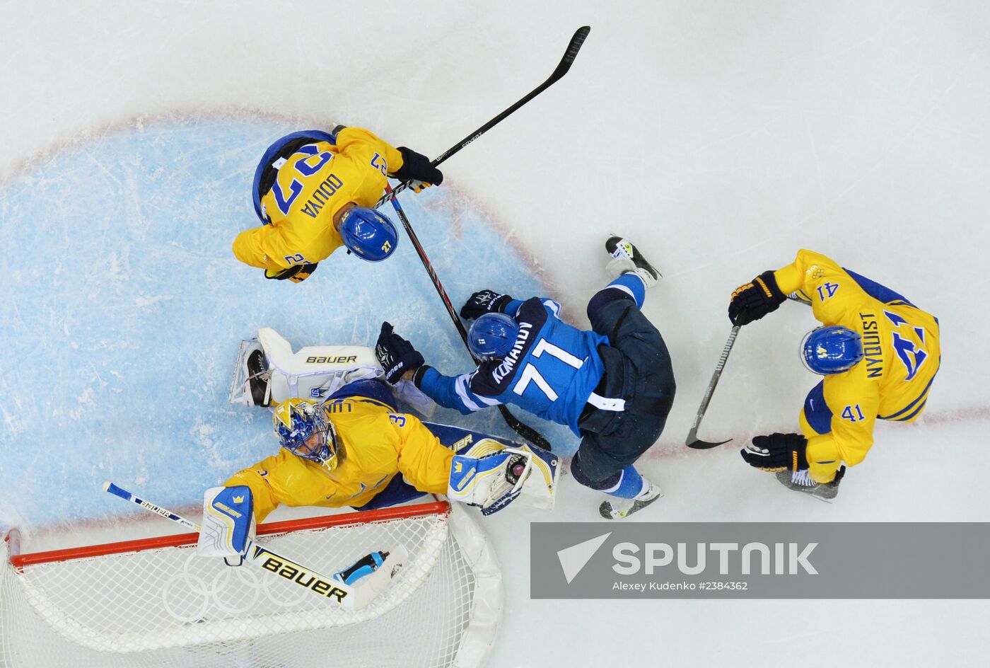 2014 Winter Olympics. Ice hockey. Men. Sweden vs. Finland