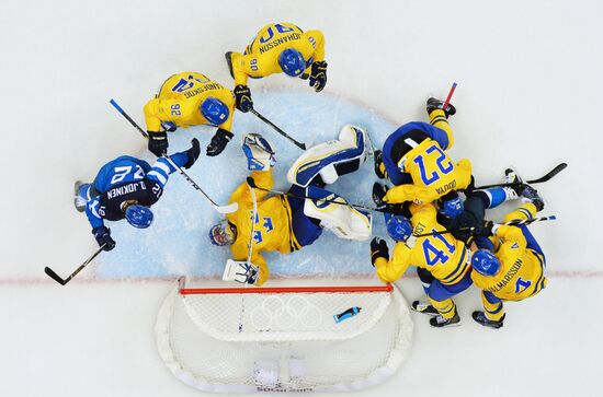 2014 Winter Olympics. Ice hockey. Men. Sweden vs. Finland
