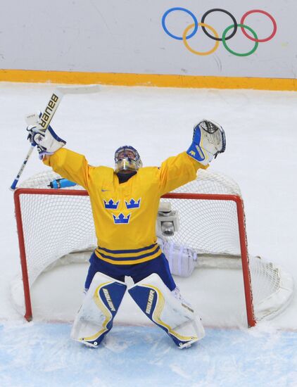 2014 Winter Olympics. Ice hockey. Men. Sweden vs. Finland