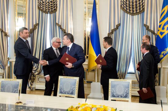 Agreement on resolving crisis in Ukraine signed