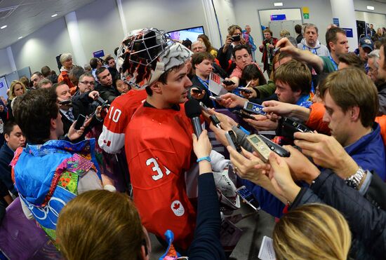 2014 Winter Olympics. Ice hockey. Men. USA vs. Canada