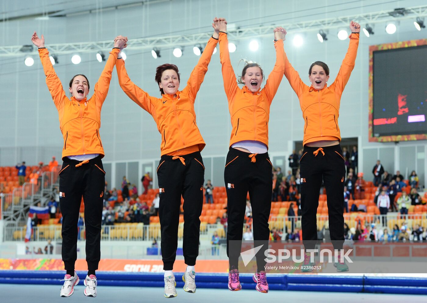 2014 Winter Olympics. Speed skating. Women. Team pursuit. Finals