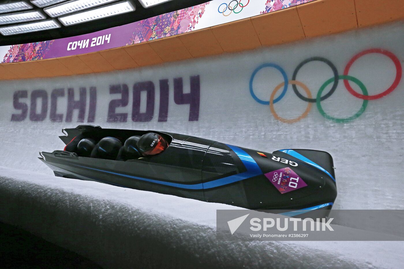 2014 Winter Olympics. Bobsleigh. Four-man. Day One