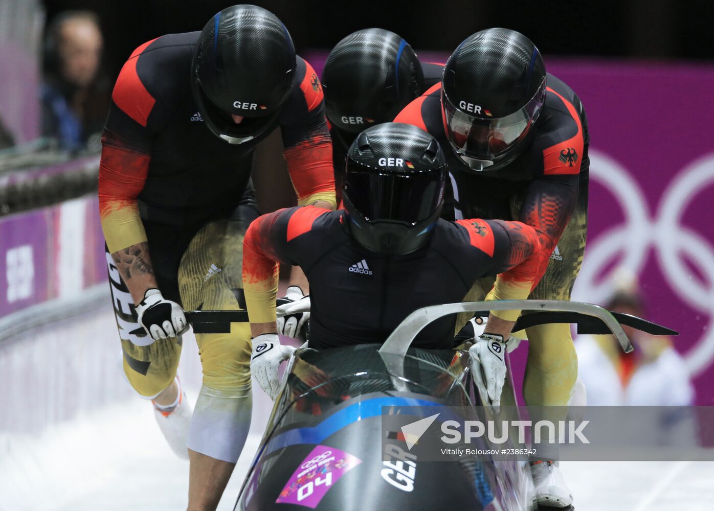 2014 Winter Olympics. Bobsleigh. Four-man. Day One