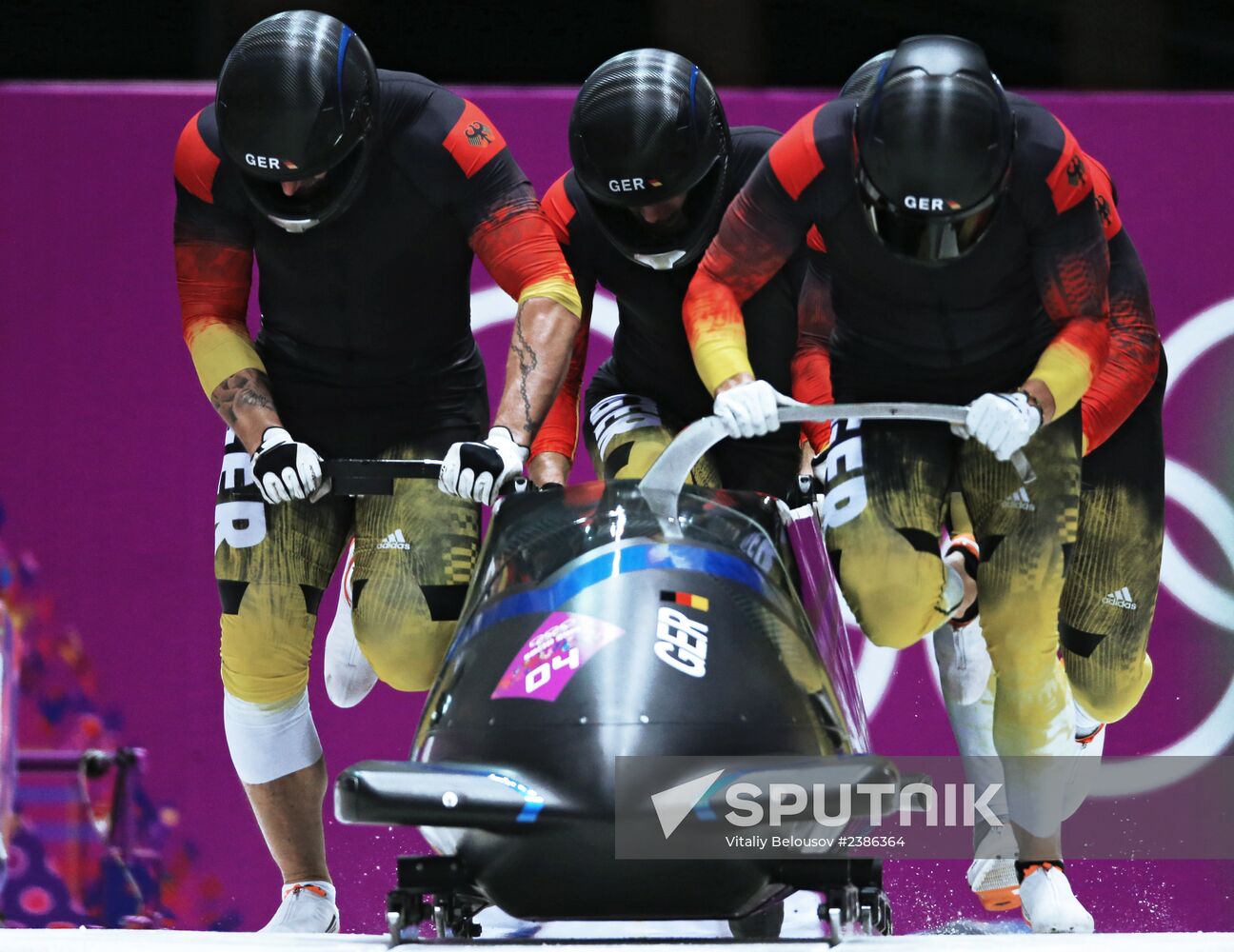 2014 Winter Olympics. Bobsleigh. Four-man. Day One