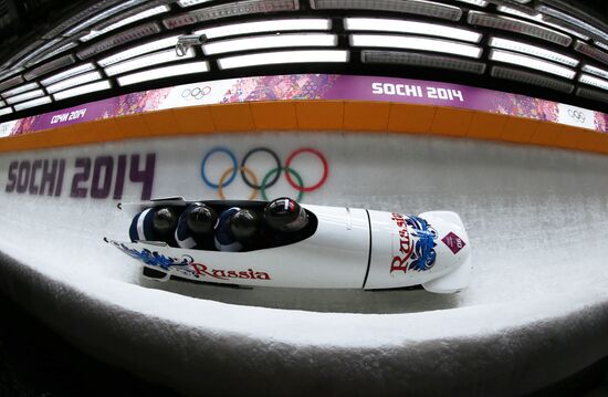 2014 Winter Olympics. Bobsleigh. Four-man. Day One